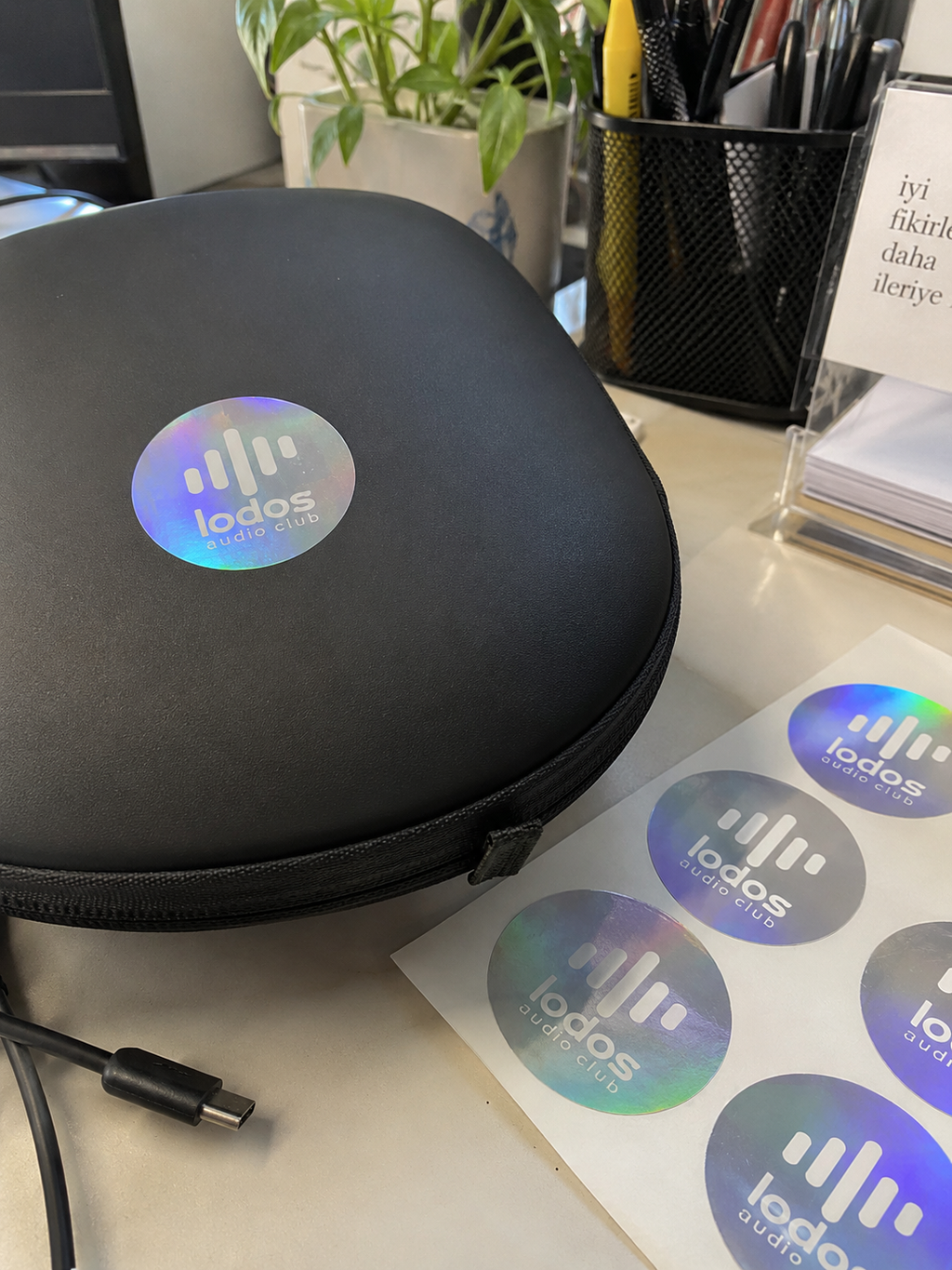 Hologram Folyo Baskes Etiket – Kişiye Özel Holografik Sticker