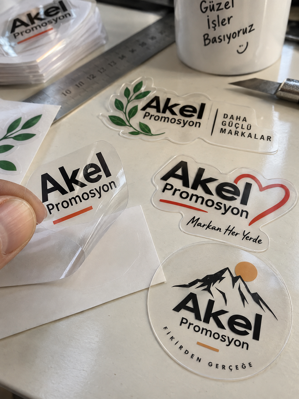 Şeffaf Folyo Baskes Etiket – Kişiye Özel Sticker Baskı